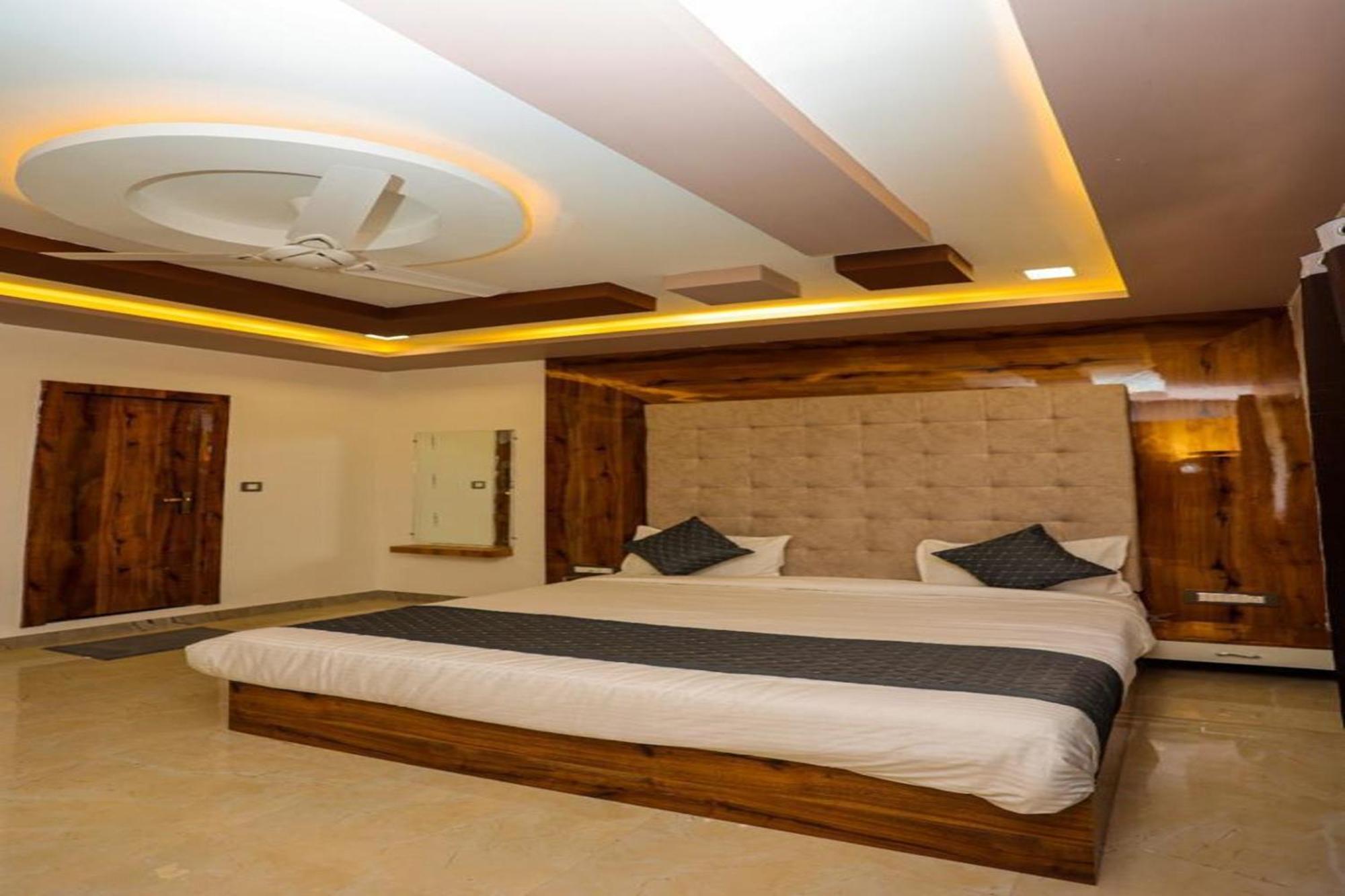 Hotel Eagle Inn Удайпур Екстериор снимка