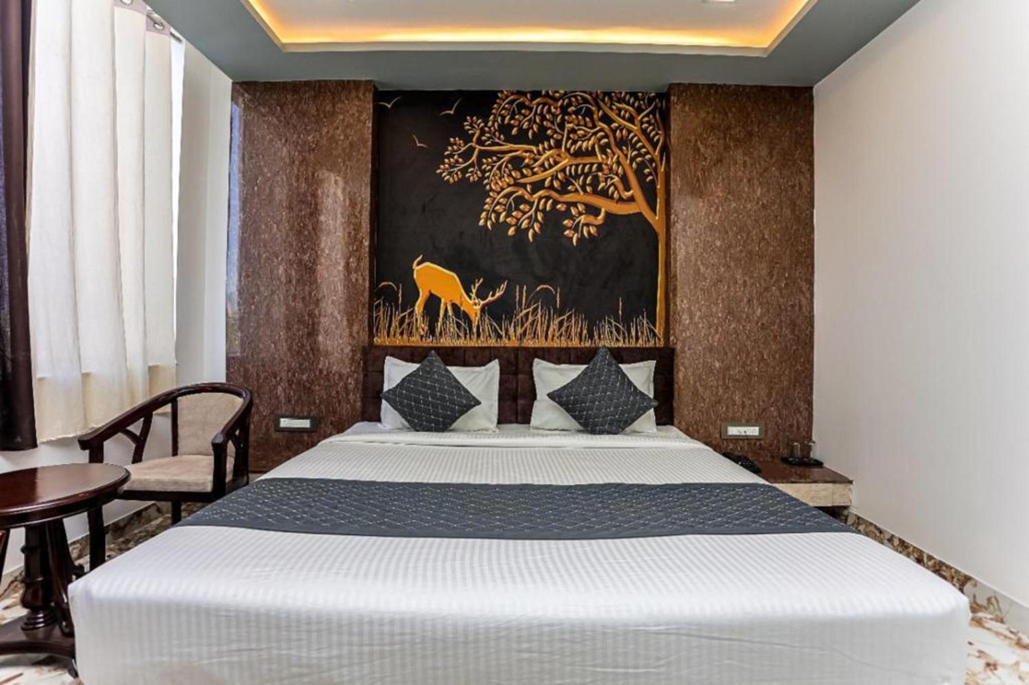 Hotel Eagle Inn Удайпур Екстериор снимка