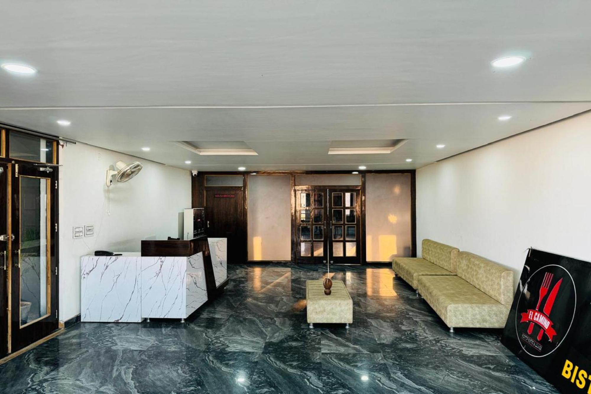 Hotel Eagle Inn Удайпур Екстериор снимка