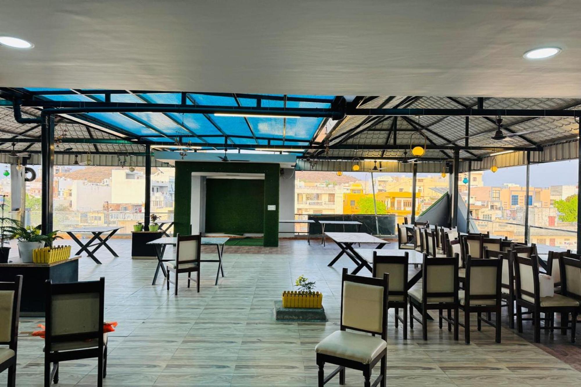 Hotel Eagle Inn Удайпур Екстериор снимка