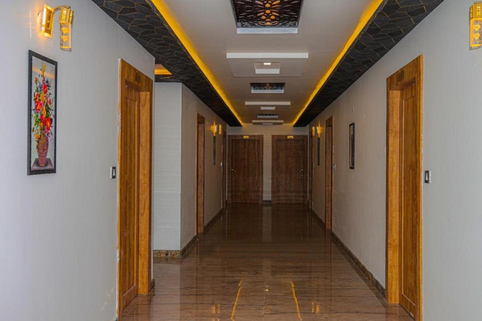 Hotel Eagle Inn Удайпур Екстериор снимка