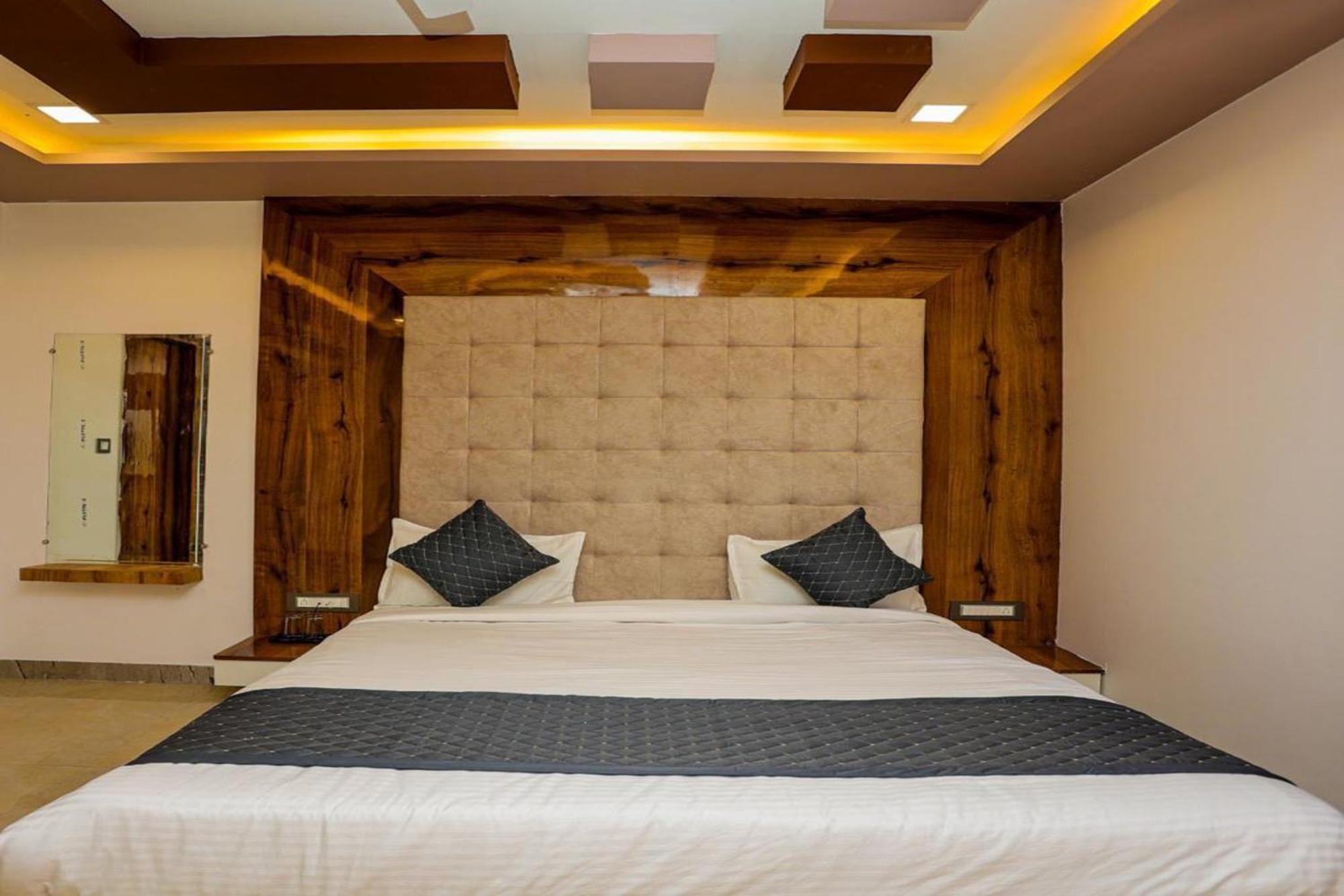 Hotel Eagle Inn Удайпур Екстериор снимка
