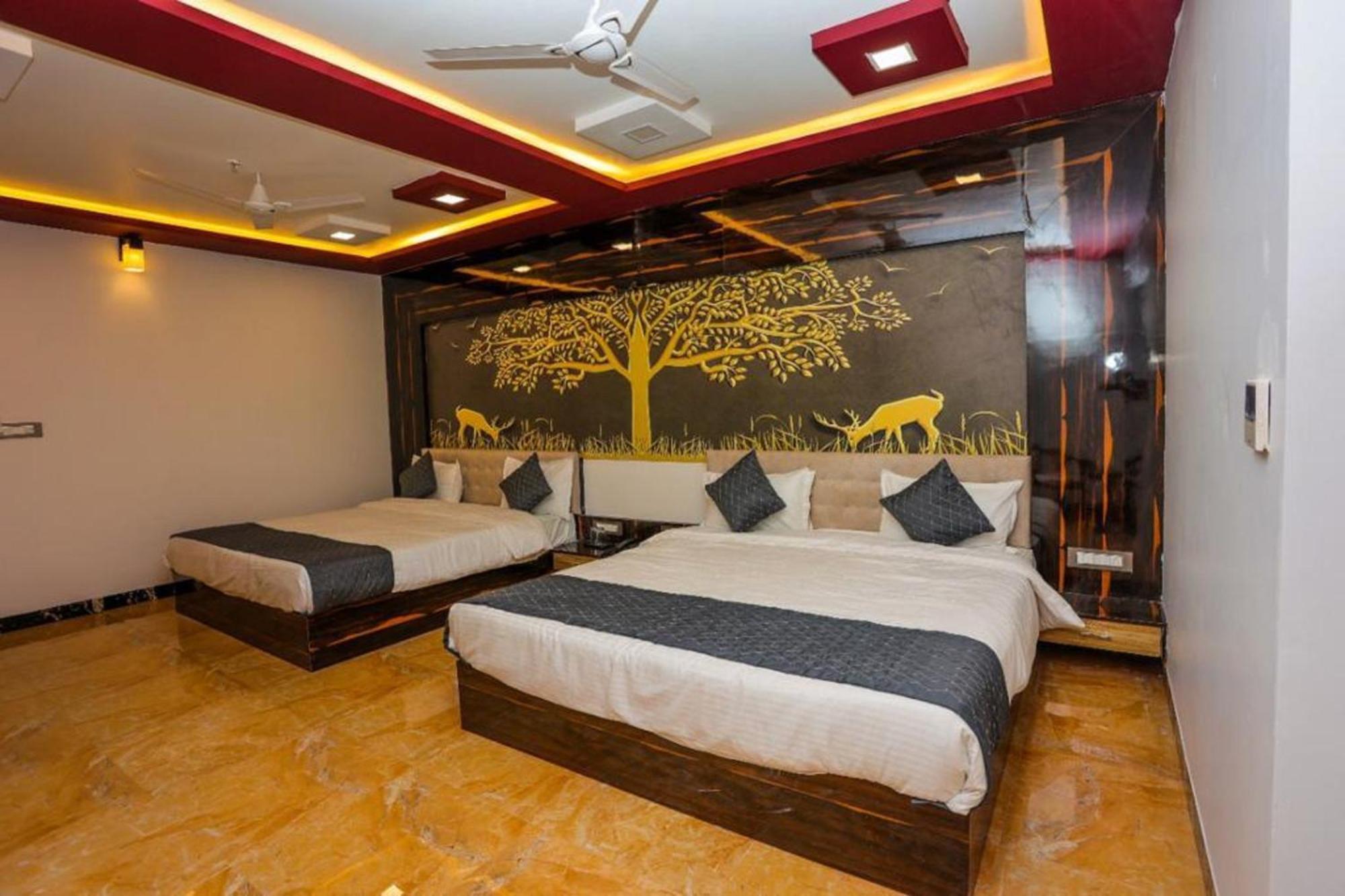 Hotel Eagle Inn Удайпур Екстериор снимка