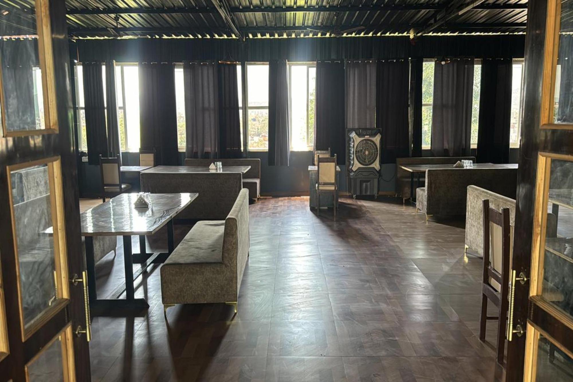 Hotel Eagle Inn Удайпур Екстериор снимка
