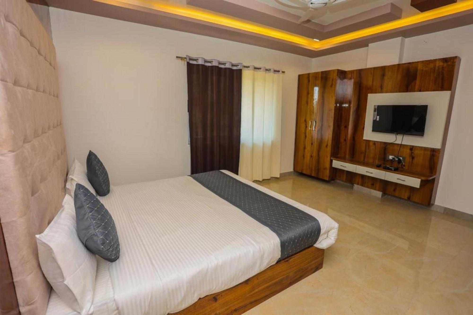 Hotel Eagle Inn Удайпур Екстериор снимка