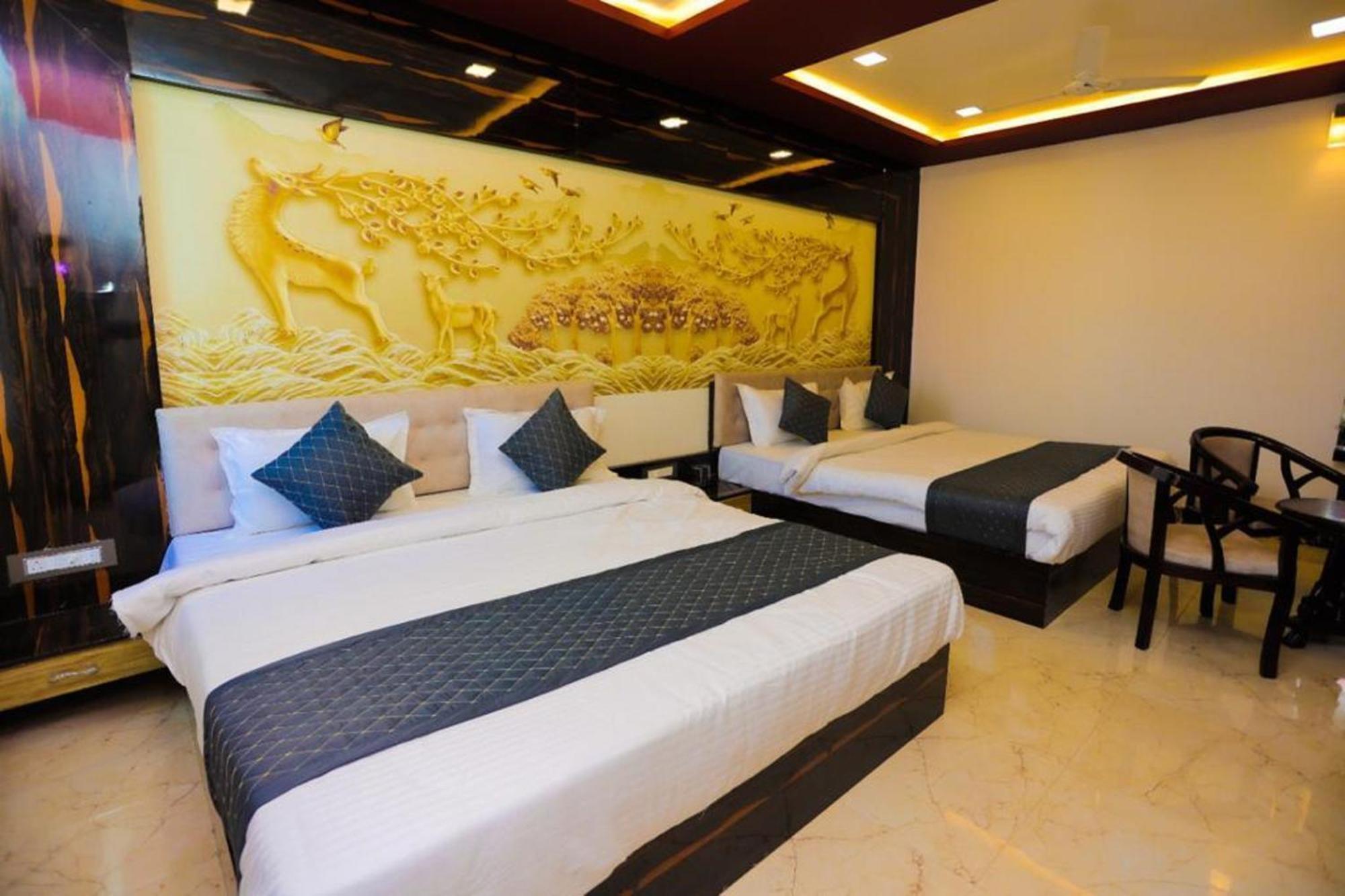 Hotel Eagle Inn Удайпур Екстериор снимка