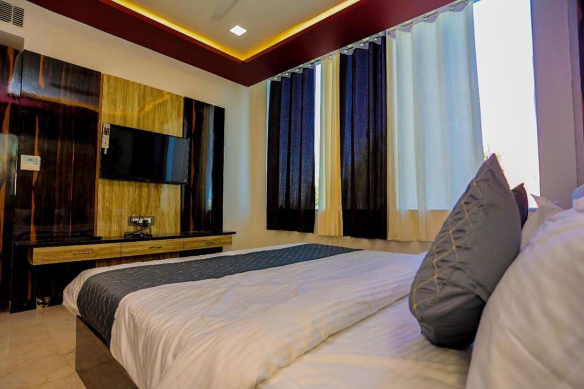 Hotel Eagle Inn Удайпур Екстериор снимка