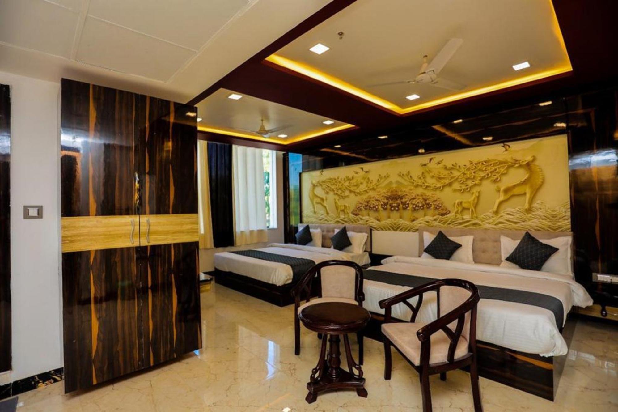 Hotel Eagle Inn Удайпур Екстериор снимка