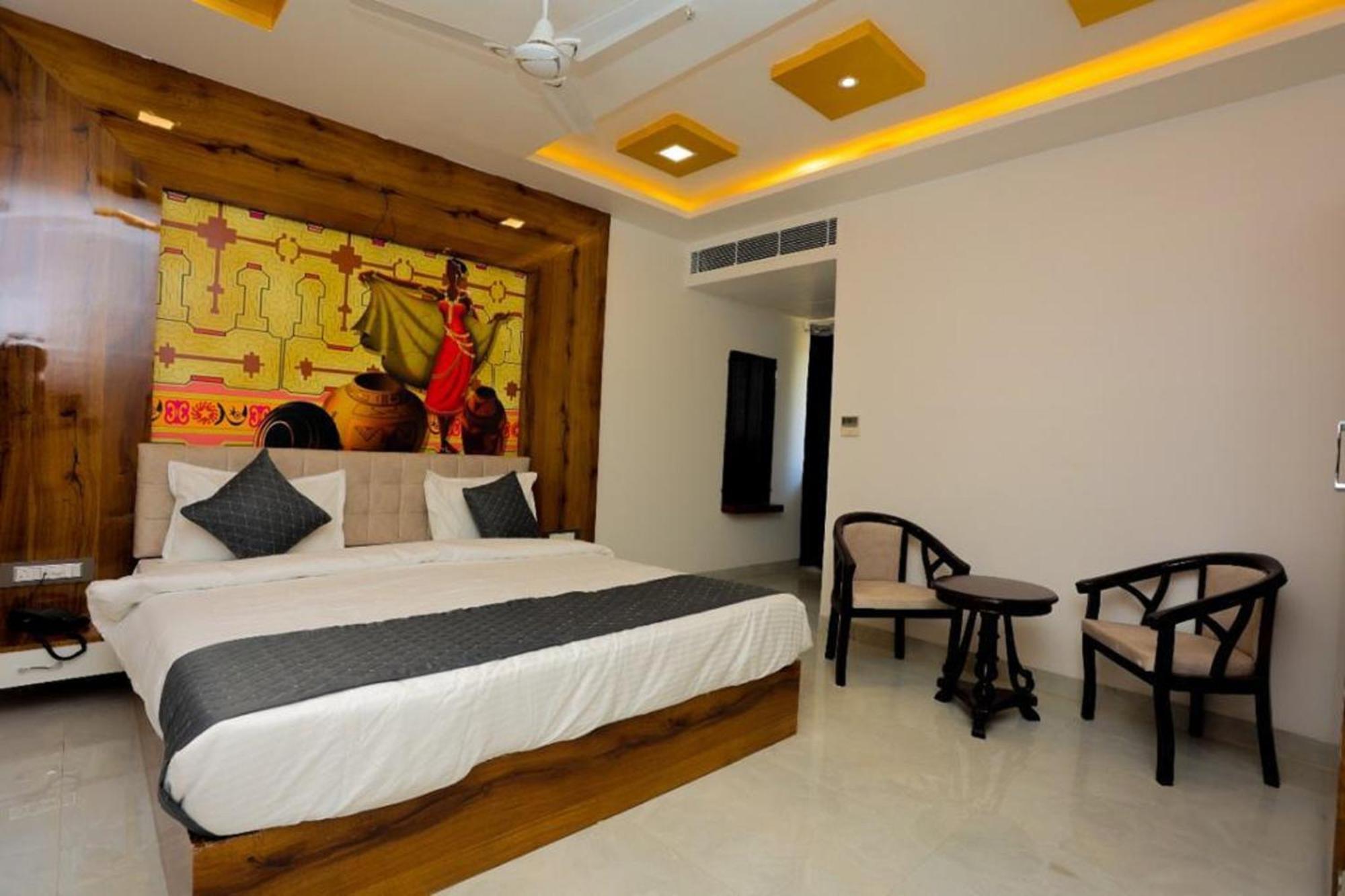 Hotel Eagle Inn Удайпур Екстериор снимка