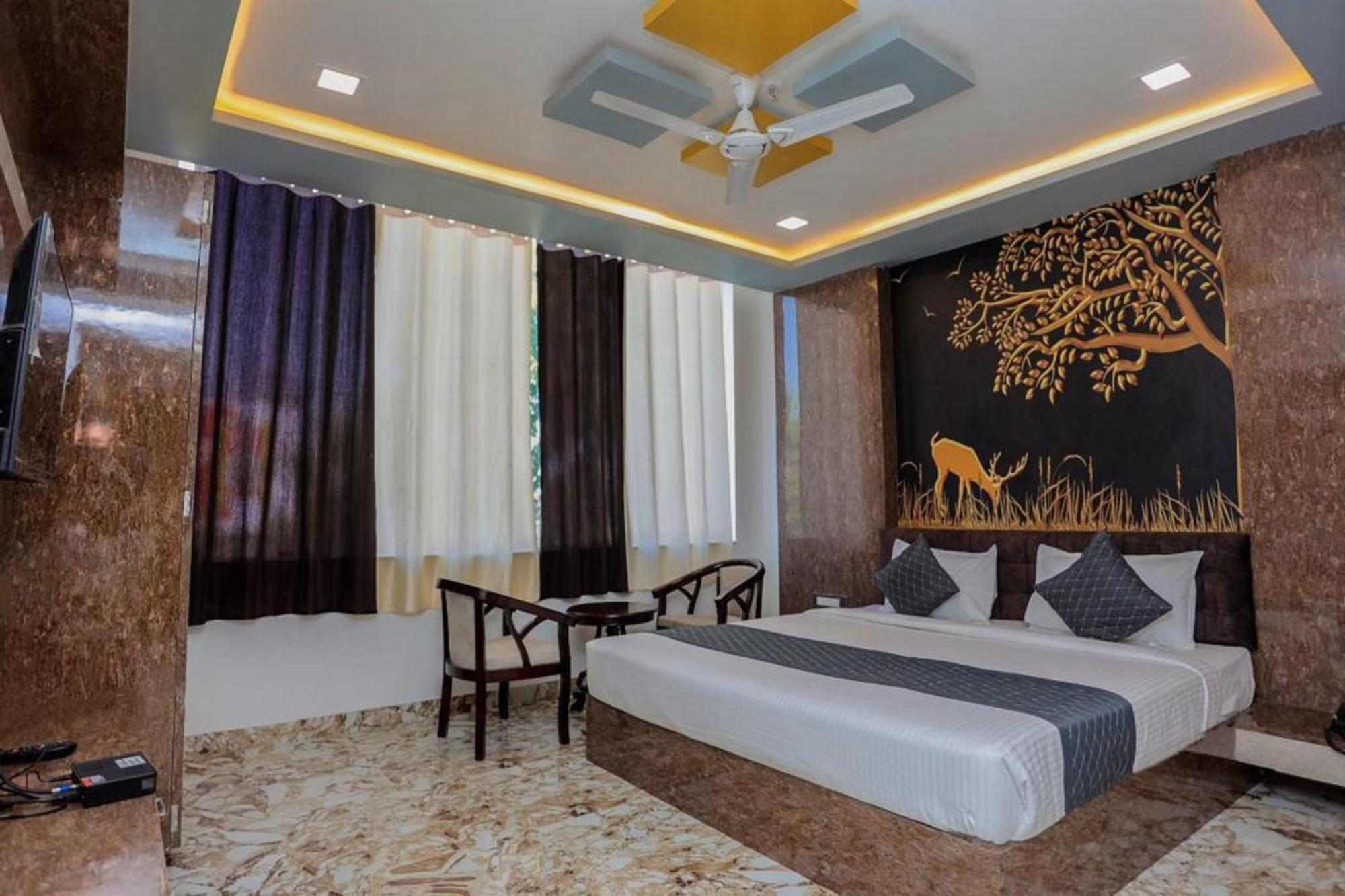 Hotel Eagle Inn Удайпур Екстериор снимка