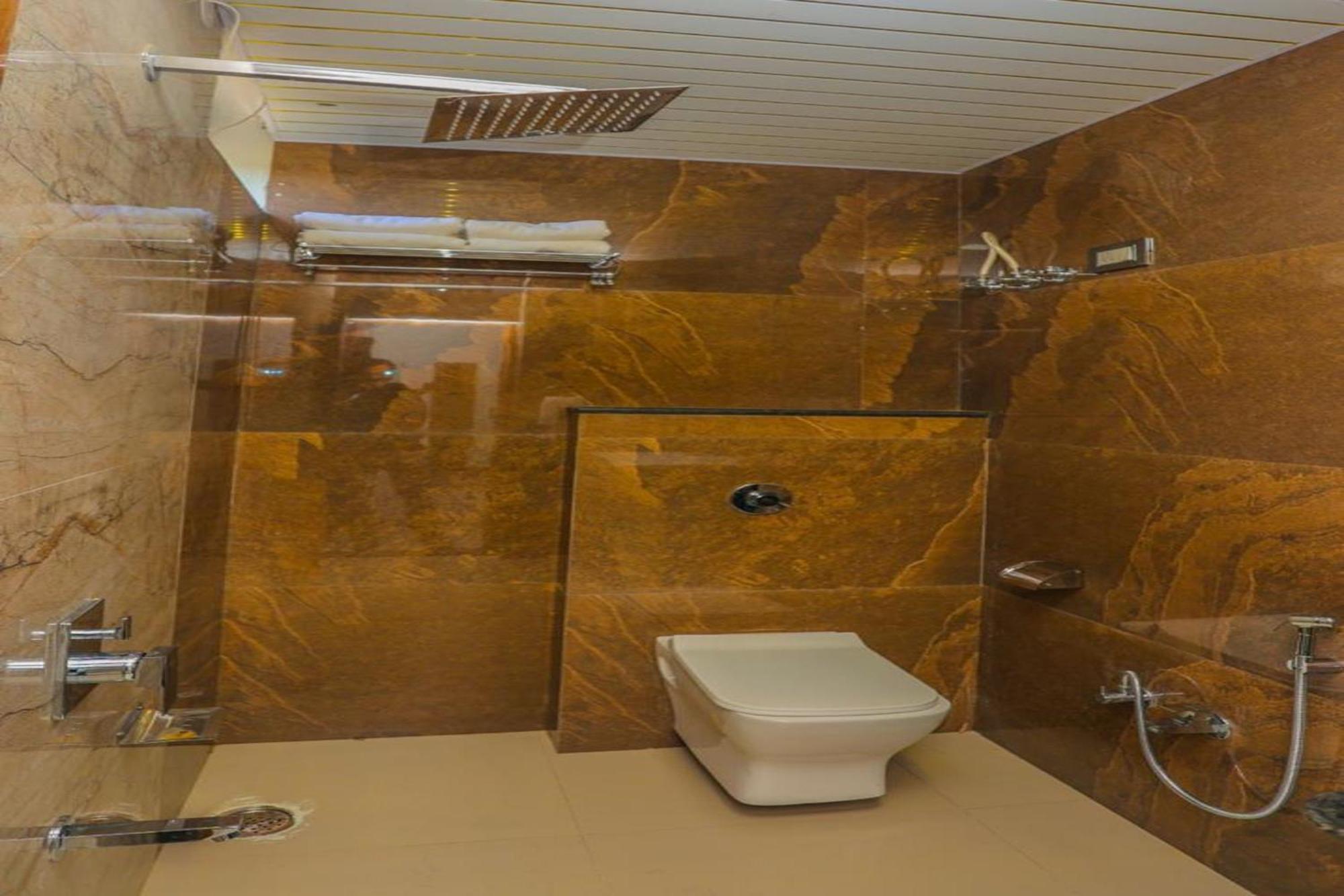Hotel Eagle Inn Удайпур Екстериор снимка